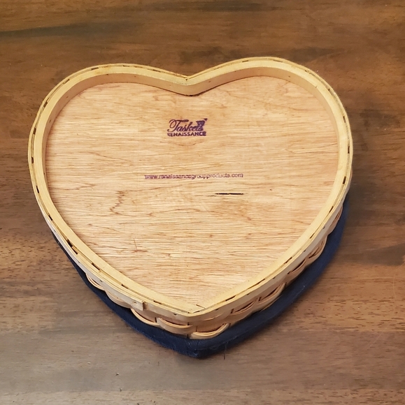 Taskets Renaissance Heart Shaped Basket - Picture 2 of 6